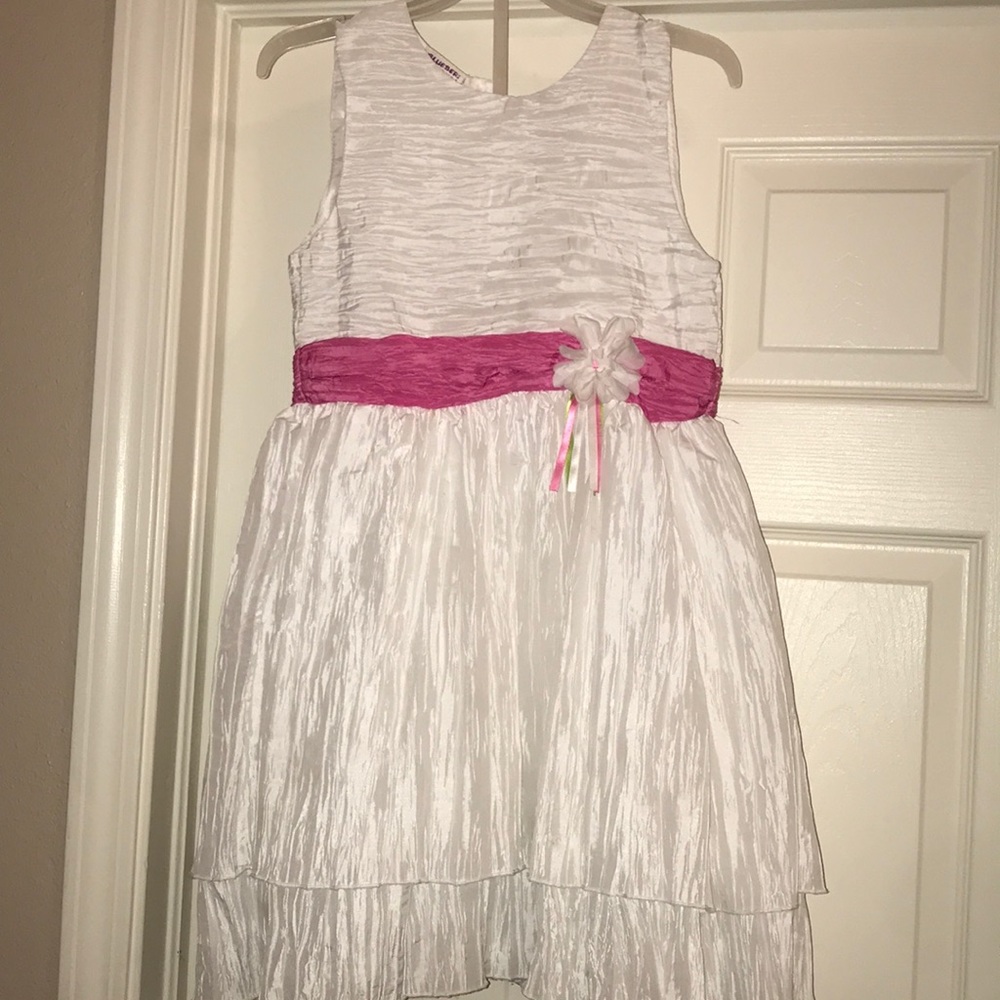 A Beautiful dress for your pretty little lady!!